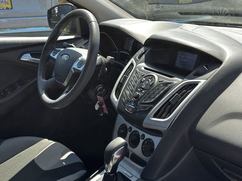 Used 2014 Ford Focus SE w/ SE Sport Package FWD image 32