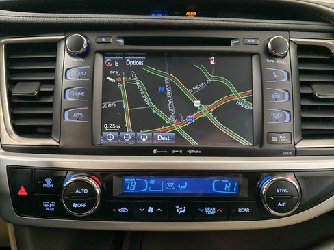 Used 2017 Toyota Highlander XLE image 10