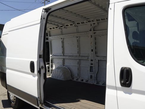Used 2023 RAM ProMaster 2500 FWD image 14