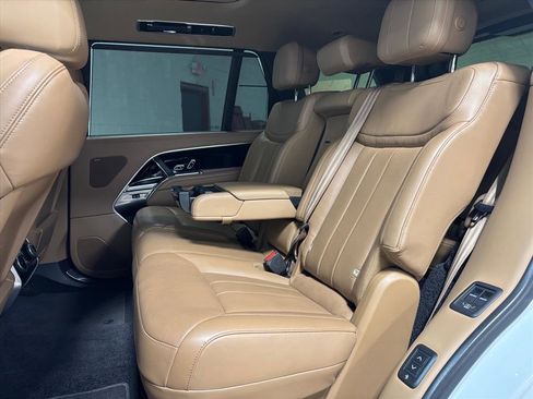 Used 2023 Land Rover Range Rover Long Wheelbase SE image 27