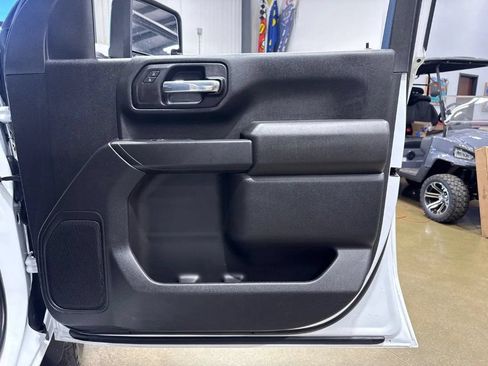 Used 2022 Chevrolet Silverado 2500 Custom w/ Custom Value Package AWD/4WD image 15