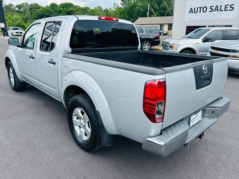 Used 2012 Nissan Frontier SV AWD/4WD image 3