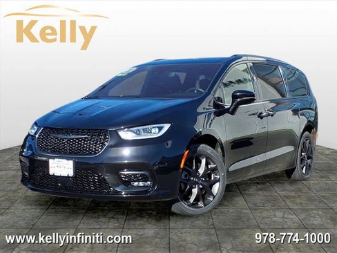 Used 2022 Chrysler Pacifica Limited w/ S Appearance Package image 1