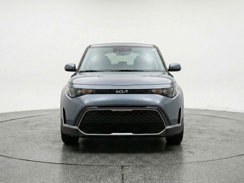 Used 2025 Kia Soul LX w/ LX Technology Package image 2