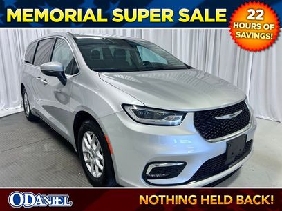 Used 2023 Chrysler Pacifica Touring-L