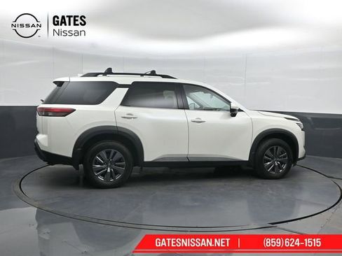 Used 2024 Nissan Pathfinder SV AWD/4WD image 3