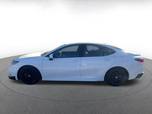 Used 2025 Toyota Camry SE image 9