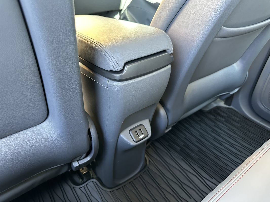 Used 2019 Chevrolet Bolt Premier w/ Infotainment Package FWD image 21