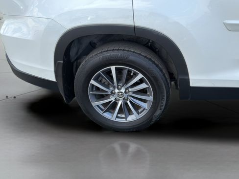 Used 2019 Toyota Highlander XLE AWD/4WD image 37