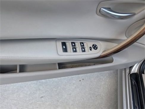 Used 2010 BMW 128i Convertible image 8