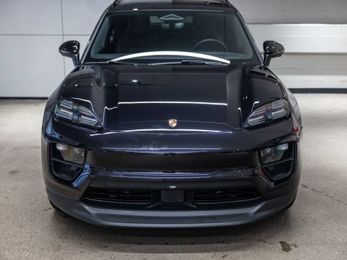 Certified 2025 Porsche Macan Electric RWD image 7