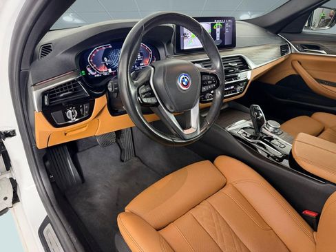 Used 2021 BMW 530i w/ Convenience Package RWD image 4