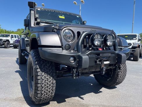 Used 2016 Jeep Wrangler Unlimited Rubicon w/ Connectivity Group AWD/4WD image 45