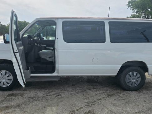Used 2005 Ford E-350 and Econoline 350 Chateau RWD image 3