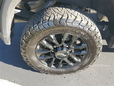 Used 2025 Chevrolet Silverado 2500 LT image 5