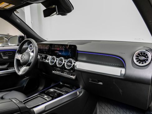 Used 2024 Mercedes-Benz GLB 250 w/ Exclusive Package image 17
