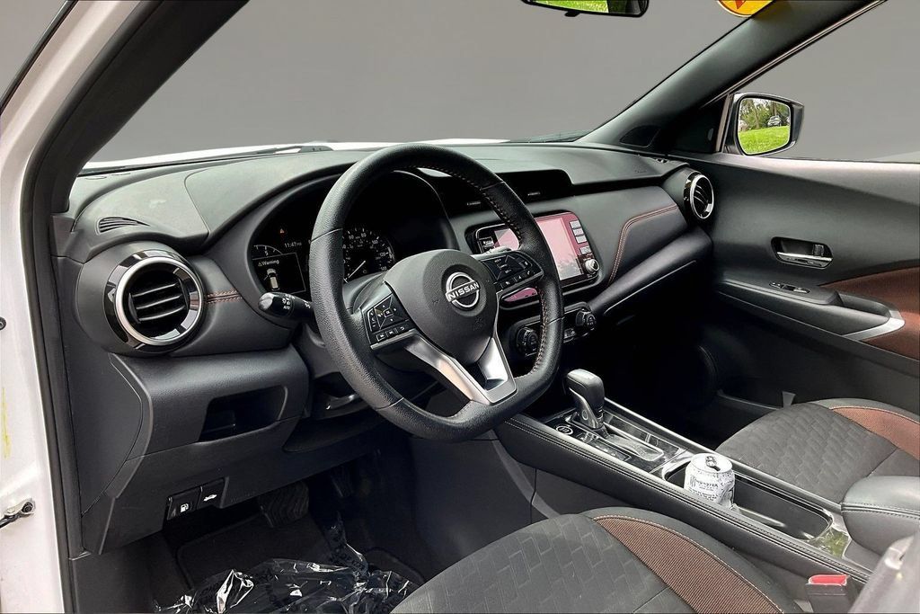 Used 2024 Nissan Kicks SR FWD image 15