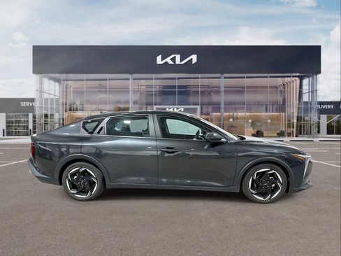 Used 2025 Kia K4 EX image 9