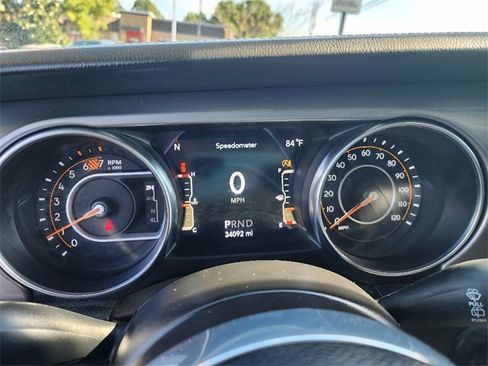 Used 2022 Jeep Wrangler Unlimited Sahara image 35