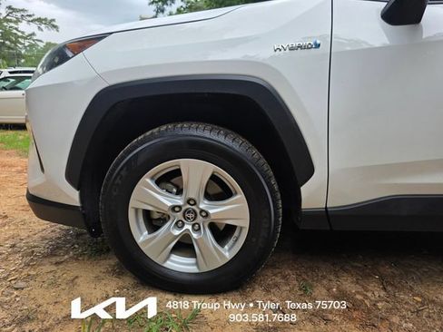 Used 2020 Toyota RAV4 LE AWD/4WD image 7