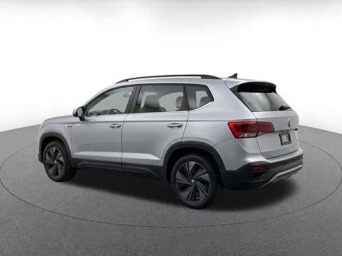 Used 2026 Volkswagen Taos SE AWD/4WD image 7