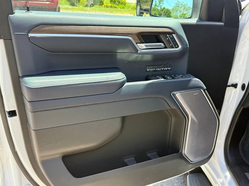 Used 2023 Chevrolet Silverado 1500 High Country w/ High Country Premium Package AWD/4WD image 11