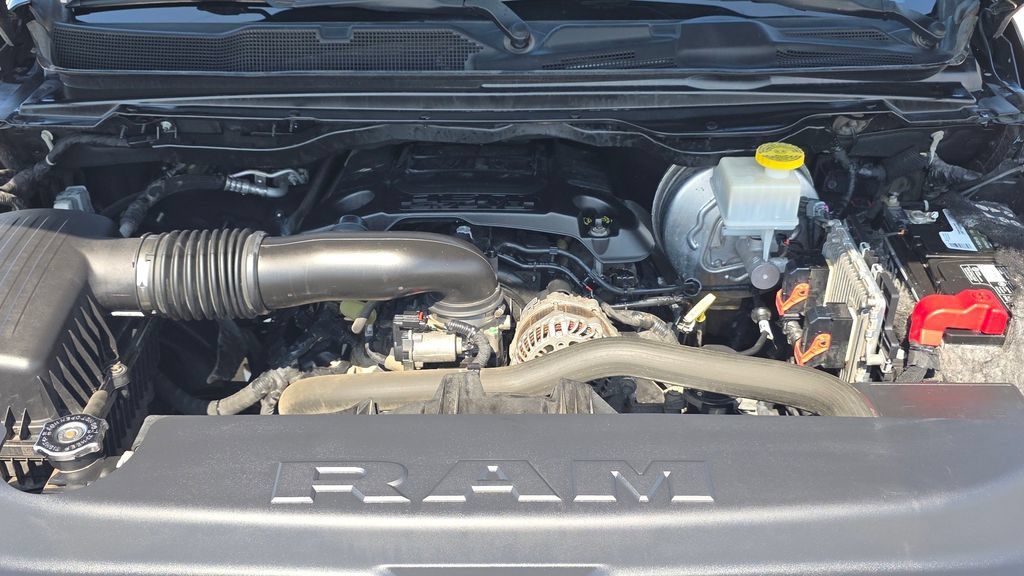 Used 2019 RAM 1500 Laramie AWD/4WD image 12