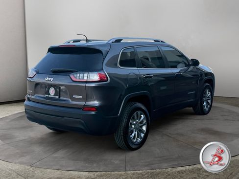Used 2019 Jeep Cherokee Latitude Plus AWD/4WD image 7