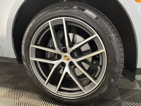 Used 2023 Porsche Macan image 3