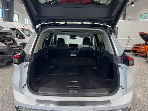 Used 2025 Nissan Rogue Platinum w/ Tech Package AWD/4WD image 9