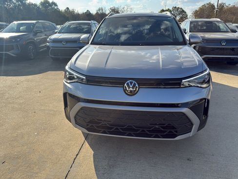New 2026 Volkswagen Taos SE FWD image 2