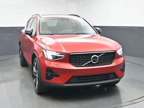 Used 2023 Volvo XC40 B5 Plus w/ Protection Package Premier image 2