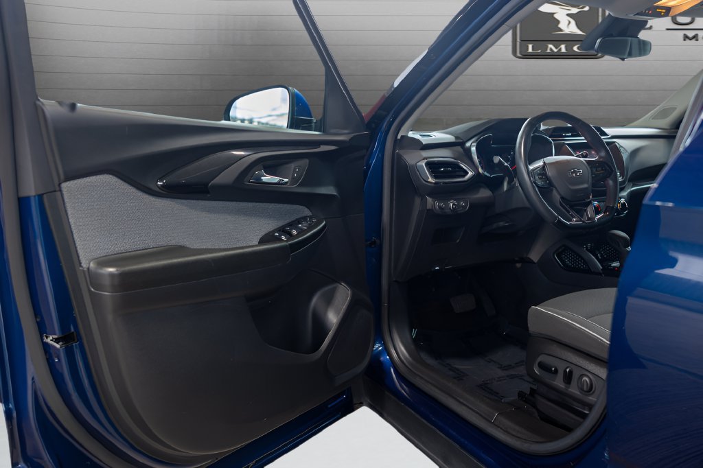 Used 2023 Chevrolet TrailBlazer LT FWD image 30
