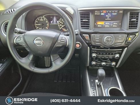 Used 2020 Nissan Pathfinder SV image 28
