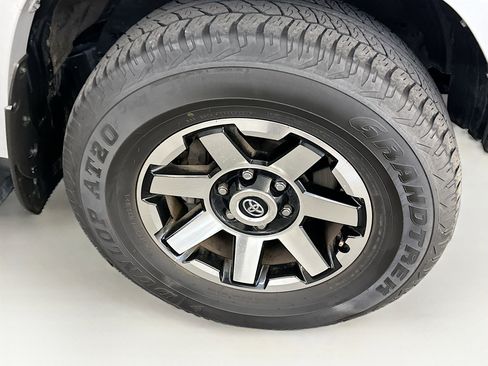 Used 2024 Toyota 4Runner TRD Off-Road image 11