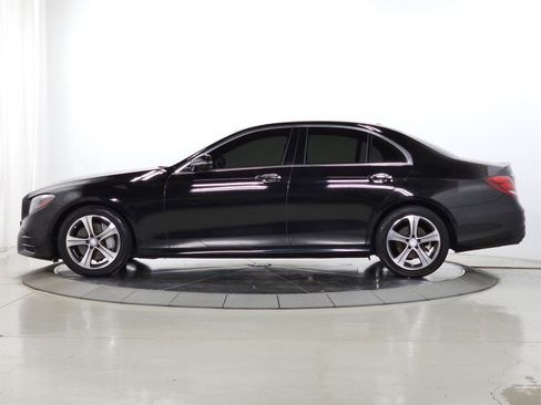 Used 2017 Mercedes-Benz E 300 4MATIC image 4
