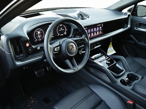 New 2026 Porsche Cayenne S image 4