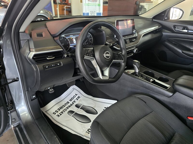 Used 2025 Nissan Altima 2.5 SV FWD image 8
