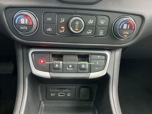 Used 2024 GMC Terrain SLT AWD/4WD image 31