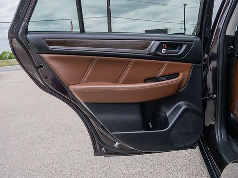 Used 2017 Subaru Outback 2.5i Touring w/ Popular Package #5A image 11