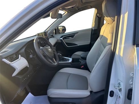 Used 2023 Toyota RAV4 XLE Premium image 9