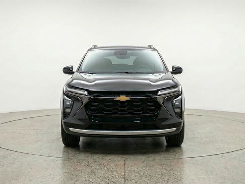 Used 2025 Chevrolet Trax LT w/ LT Convenience Package image 2