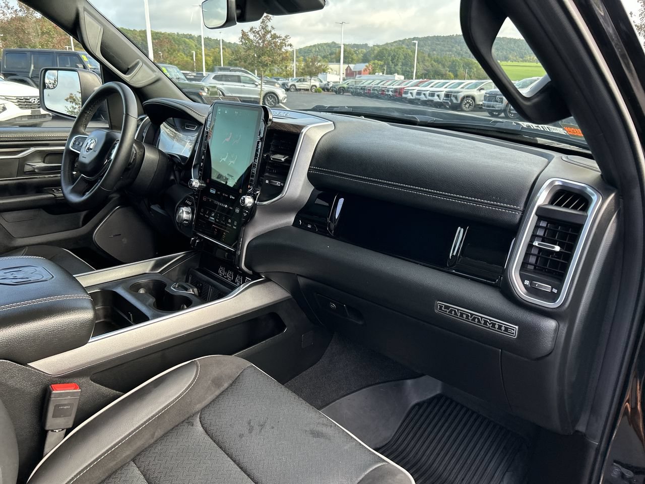 Used 2025 RAM 1500 Laramie AWD/4WD image 17