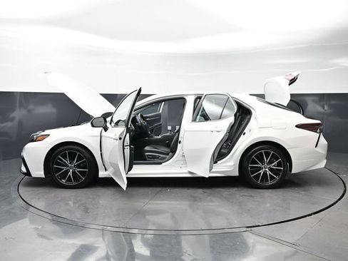 Used 2024 Toyota Camry SE FWD image 34