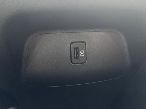 Used 2024 Nissan Sentra SV FWD image 19
