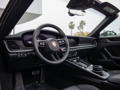 Certified 2025 Porsche 911 Carrera image 4