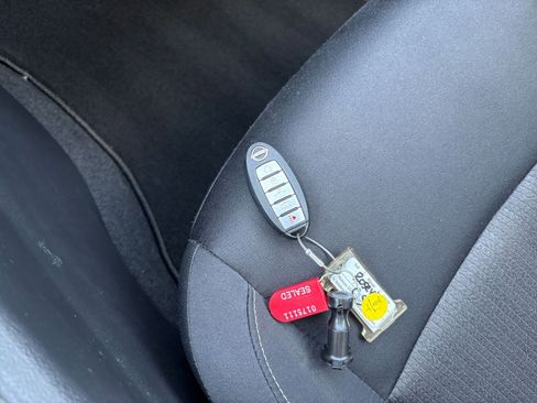 Used 2025 Nissan Altima 2.5 SV FWD image 21