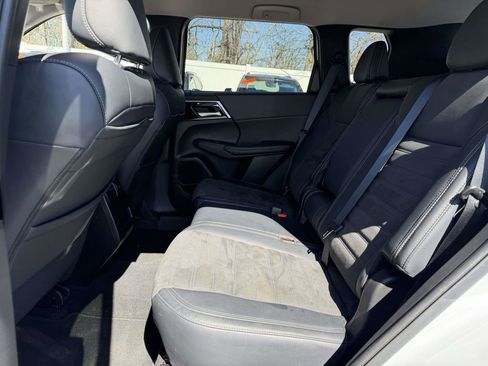 Used 2024 Mitsubishi Outlander SE image 20