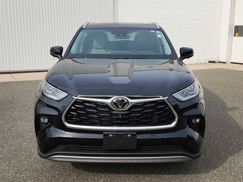Used 2026 Toyota Highlander Platinum AWD/4WD image 2