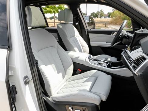 Used 2026 BMW X5 xDrive40i w/ M Sport Package AWD/4WD image 40